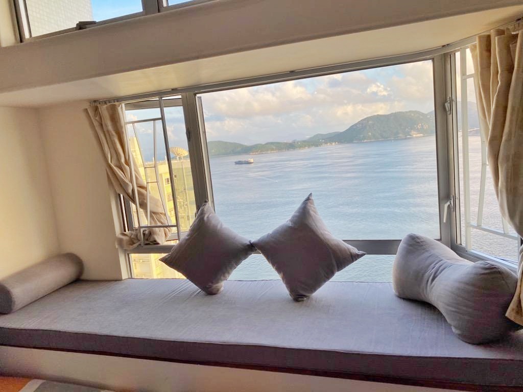 Baywindow Seat in a sea view apartment